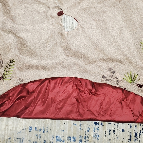 Vintage Christmas tree skirt - Picture 5 of 5